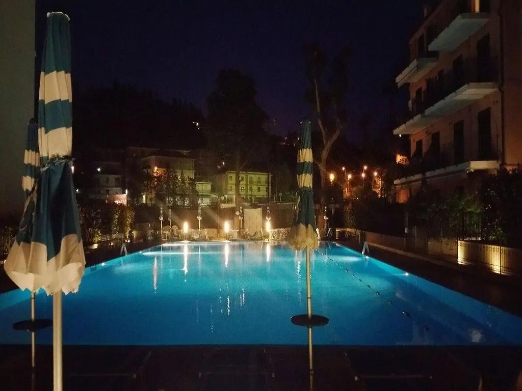 Appartamento Vista mare con Piscina Cala di Sole Imperia Italia