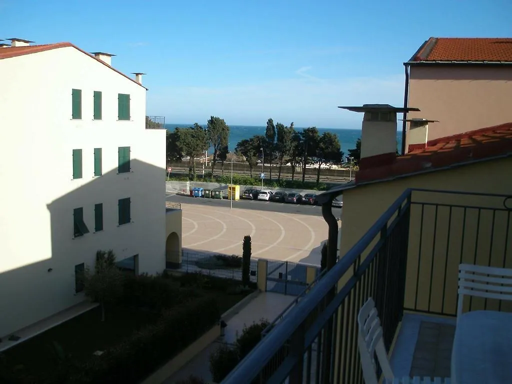 Appartamento Vista mare con Piscina Cala di Sole Imperia 0*,